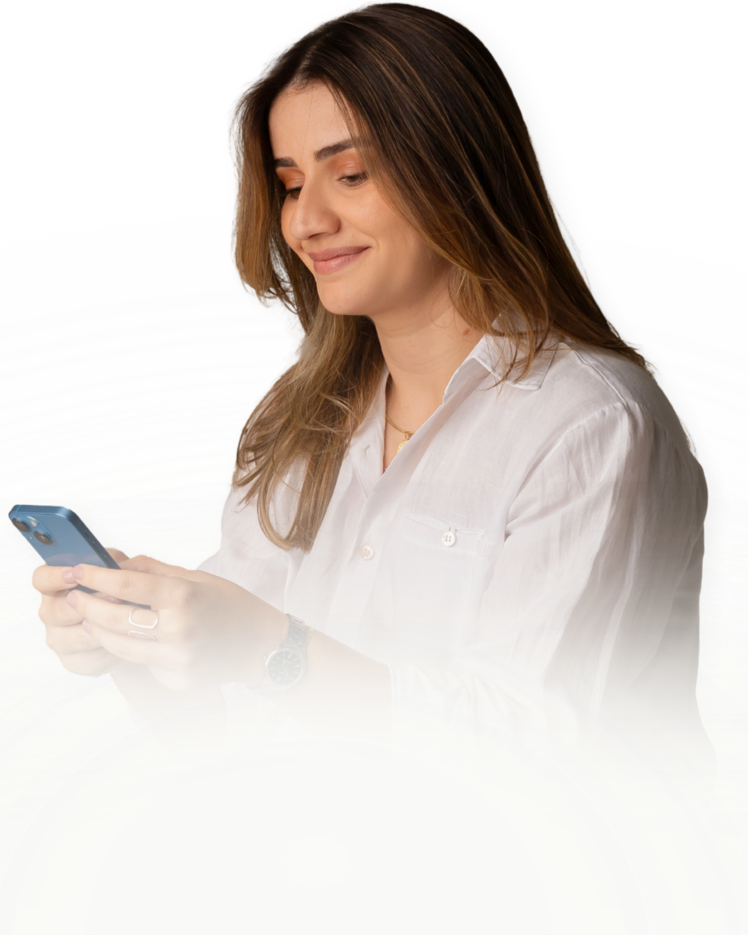 Mirian Guimarães usando o celular